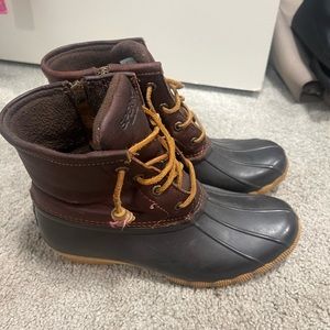 Brown and navy speery boots